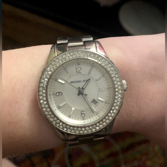 Michael Kors MK Madison Watch Silver Band Crystal Accents - Picture 2 of 6